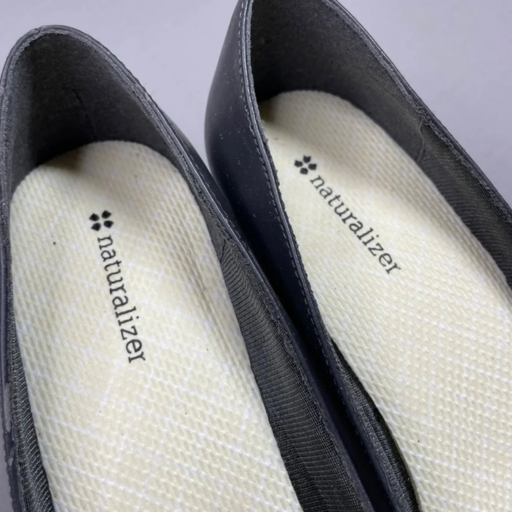 NEW Naturalizer Heels Womens 9 gray faux leather kitten pump classic slip on - Picture 7 of 14